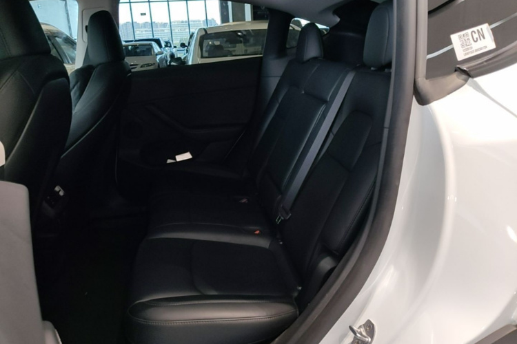 Tesla Model Y 2024 #17 Tesla Model Y 2024 immagine di auto #17