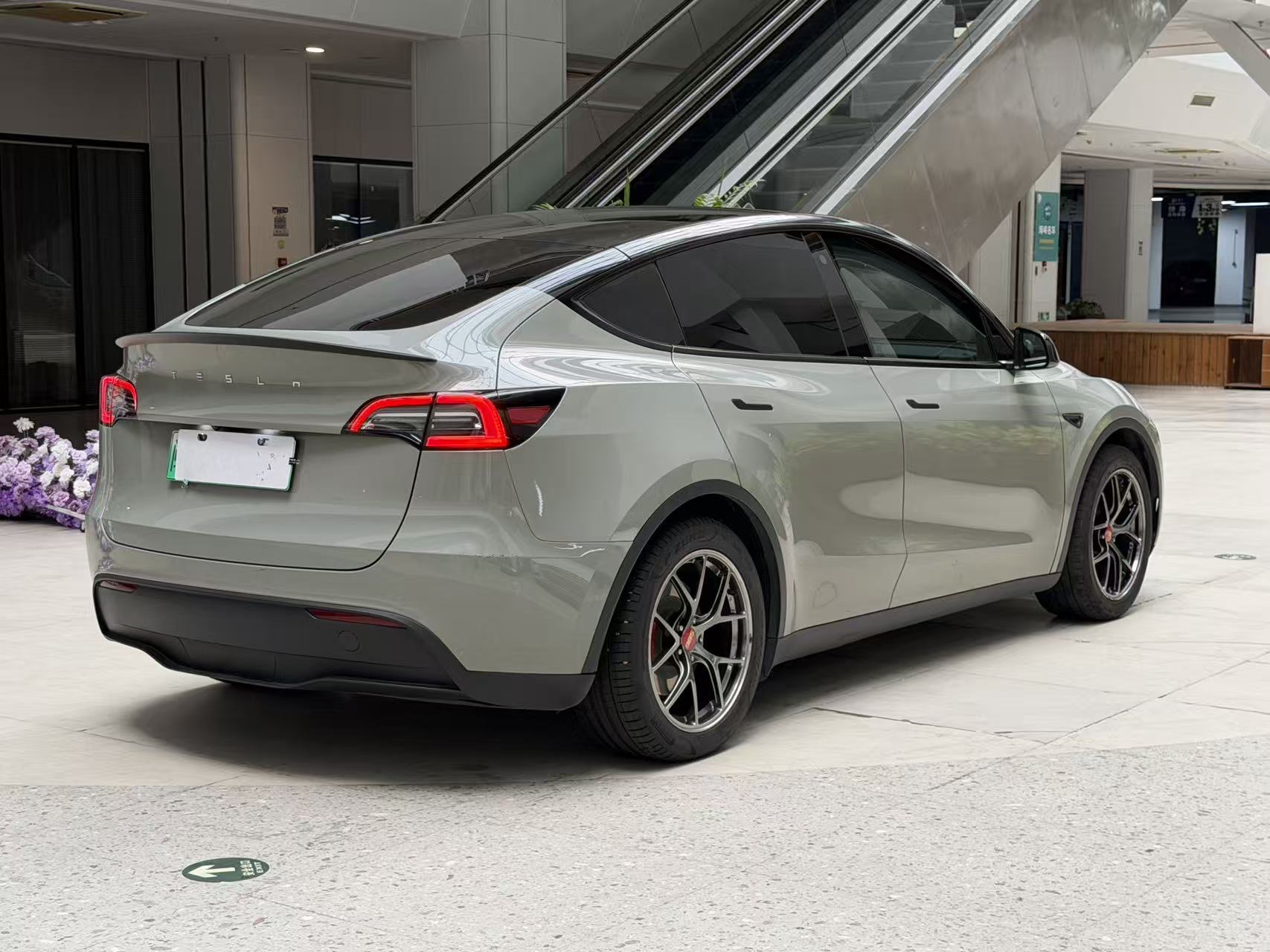 Tesla Model Y 2023 car image #7