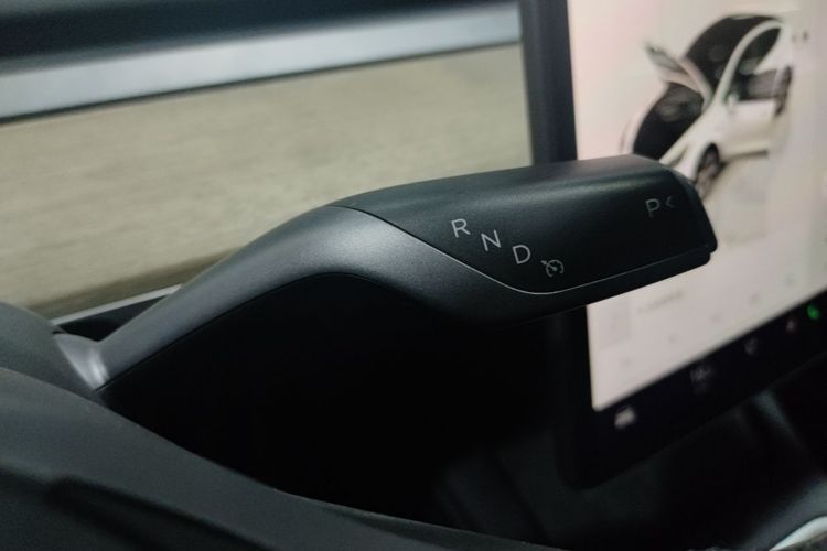 Tesla Model Y 2023 #14 Tesla Model Y 2023 car image #14