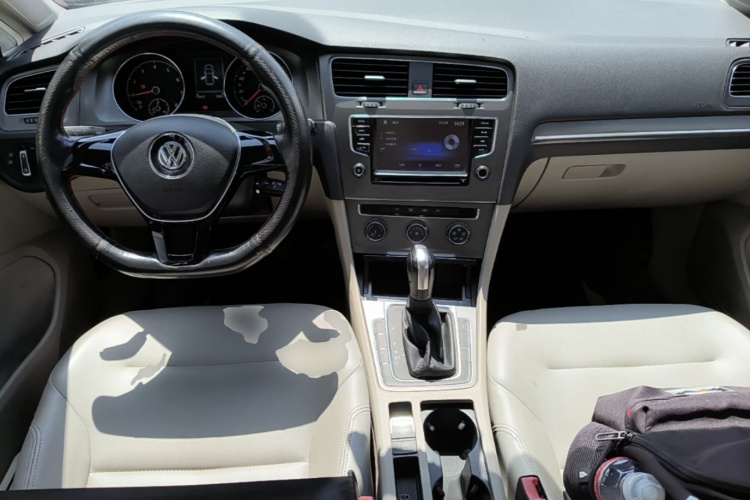 Volkswagen Golf 2015 car image #10