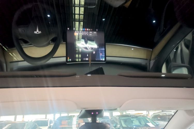 Tesla Model Y 2023 immagine di auto #18