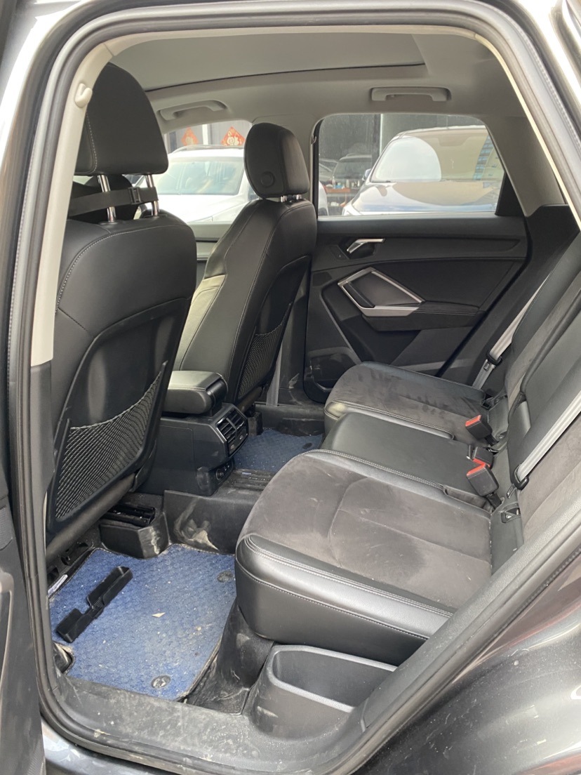 Audi Q3 2019 car image #5