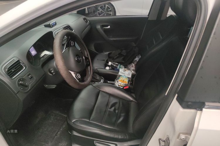 Volkswagen Polo 2016 car image #17