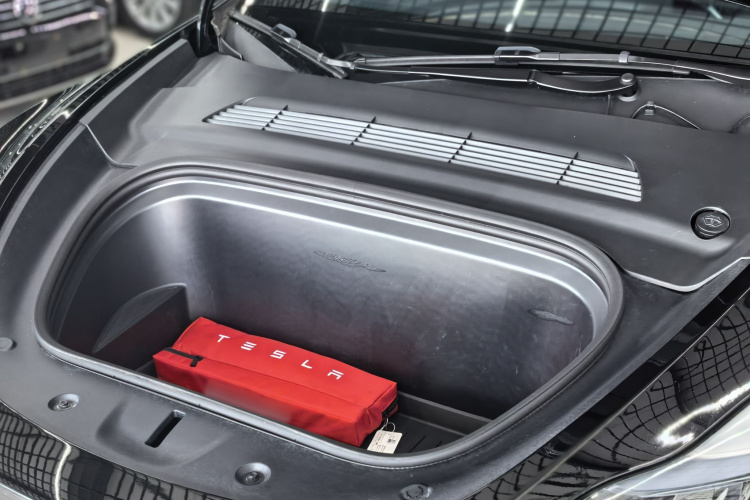 Tesla Model Y 2023 car image #24