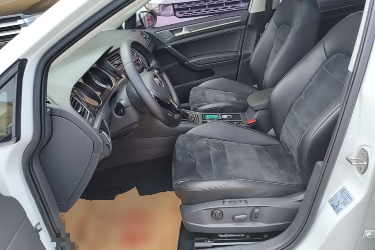 Volkswagen Golf 2018 car image #15
