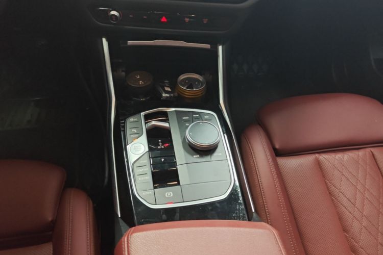 BMW 3 Series 2024 #14 BMW 3 Series 2024 immagine di auto #14