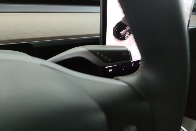 Tesla Model Y 2023 car image #18