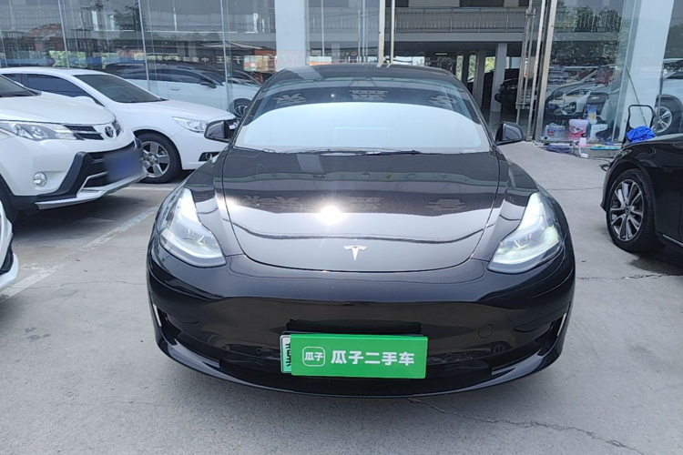 Tesla Model 3 2022 car image #3