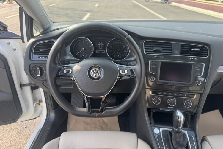 Volkswagen Golf 2017 imagen de coche #24