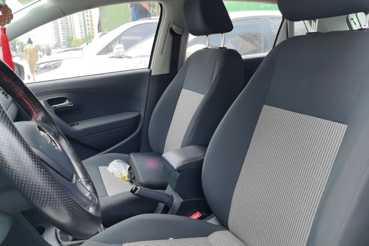 Volkswagen Polo 2017 car image #15