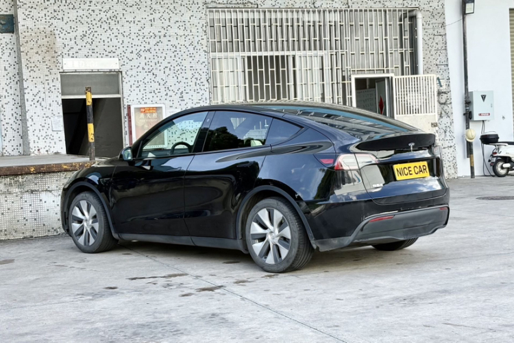 Tesla Model Y 2022 #8 Tesla Model Y 2022 car image #8