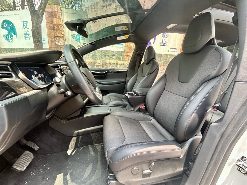 Tesla Model X 2018 #4 Tesla Model X 2018 car image #4