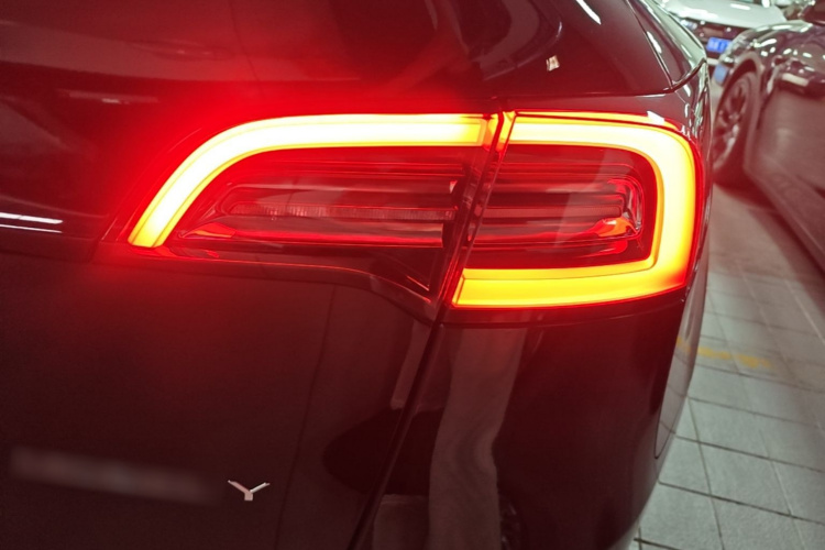 Tesla Model Y 2021 #8 Tesla Model Y 2021 car image #8