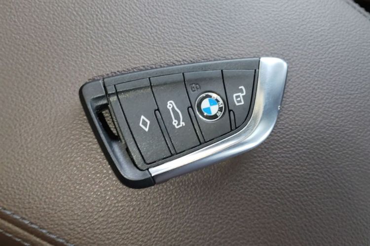 BMW 3 Series 2024 #9 BMW 3 Series 2024 car image #9