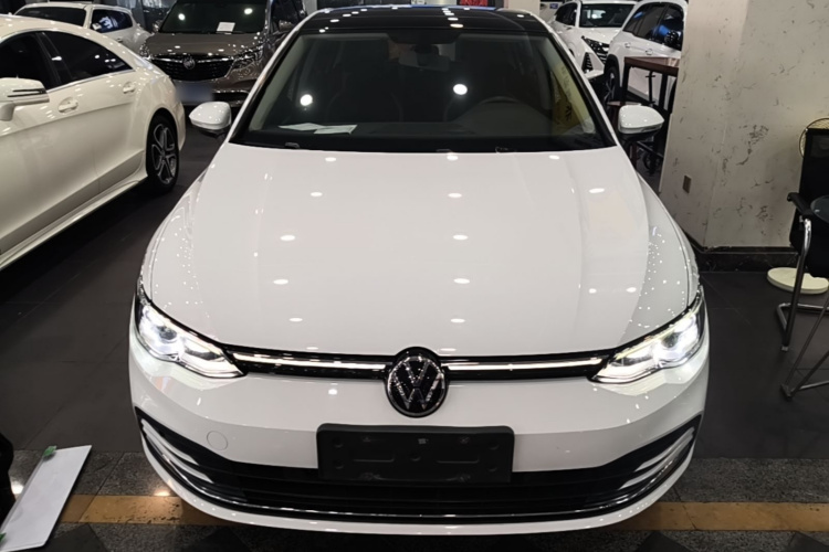 Volkswagen Golf 2021 car image #3