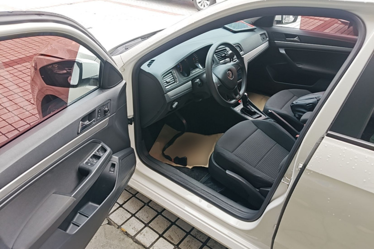 Volkswagen Lavida 2017 car image #16