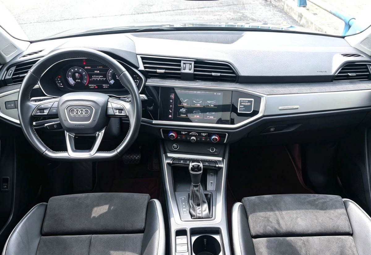 Audi Q3 2021 car image #3