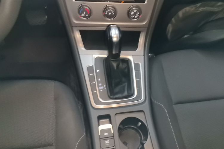 Volkswagen Golf 2016 car image #14
