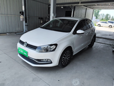 Volkswagen Polo 2015 Volkswagen Polo 2015 immagine di auto