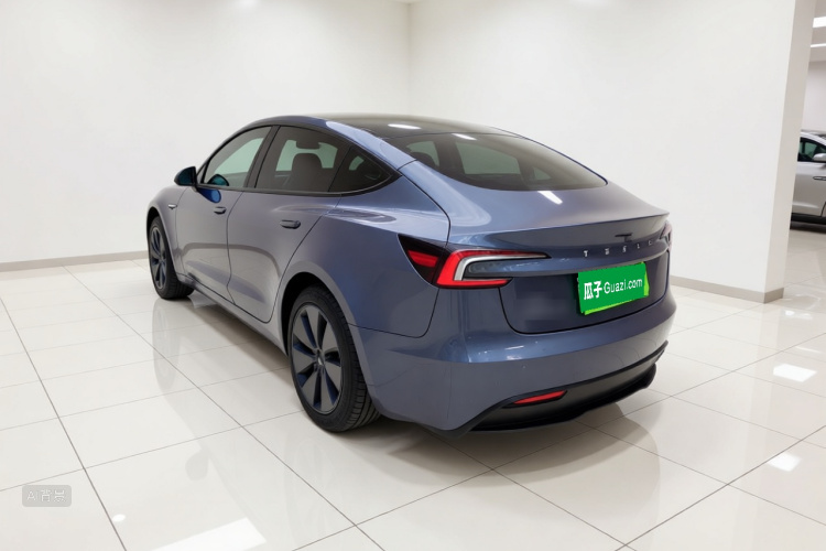 Tesla Model 3 2025 car image #5