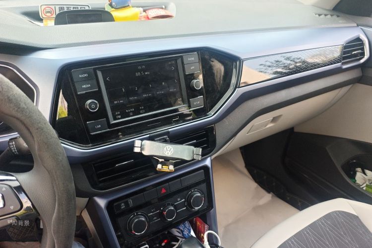 Volkswagen T-Cross 2019 #15 Volkswagen T-Cross 2019 car image #15