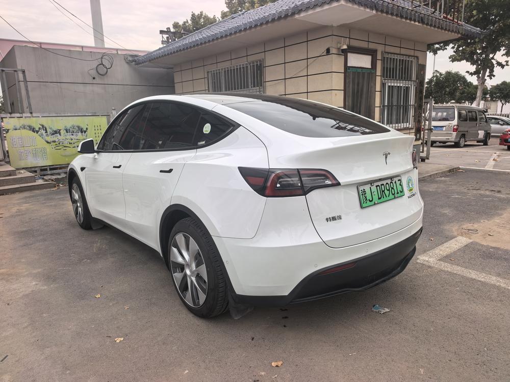 Tesla Model Y 2022 #3 Tesla Model Y 2022 car image #3