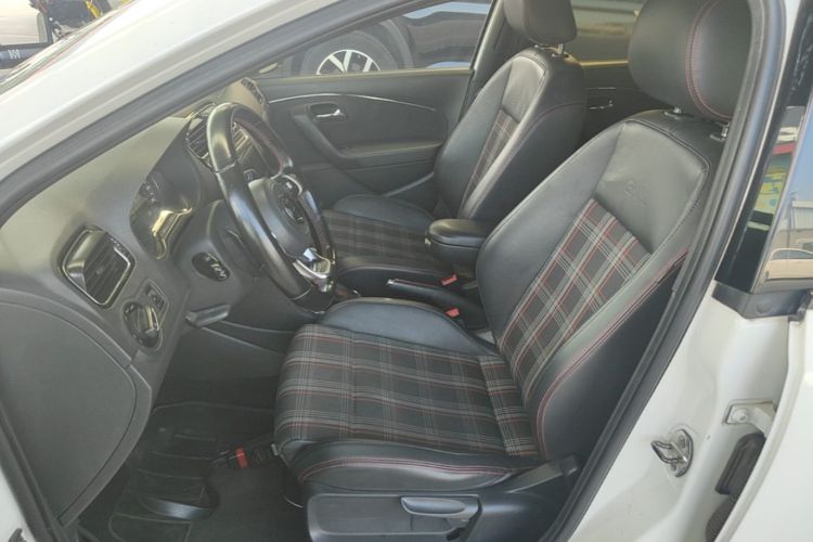 Volkswagen Polo 2015 #15 Volkswagen Polo 2015 car image #15