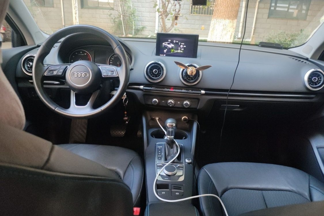 Audi A3 2018 car image #21