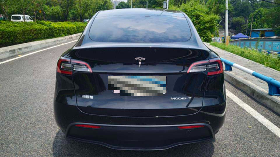 Tesla Model Y 2023 car image #4