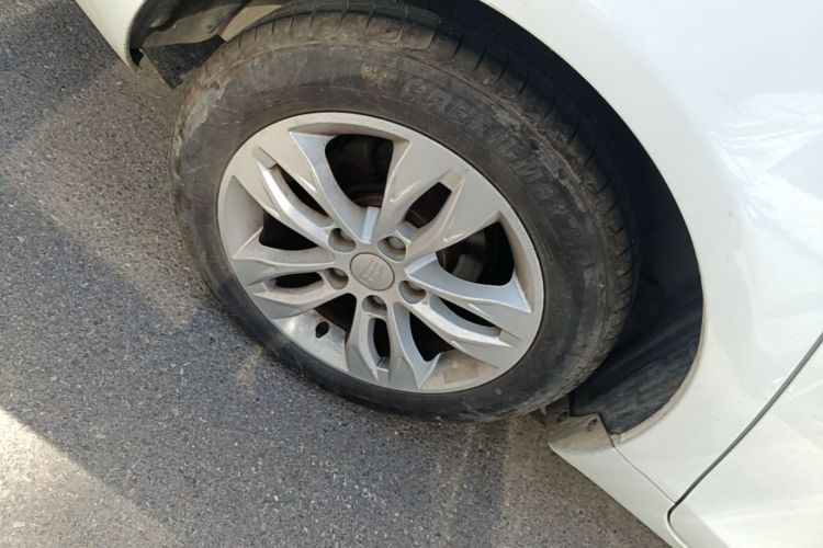 GEELY Emgrand 2015 car image #10