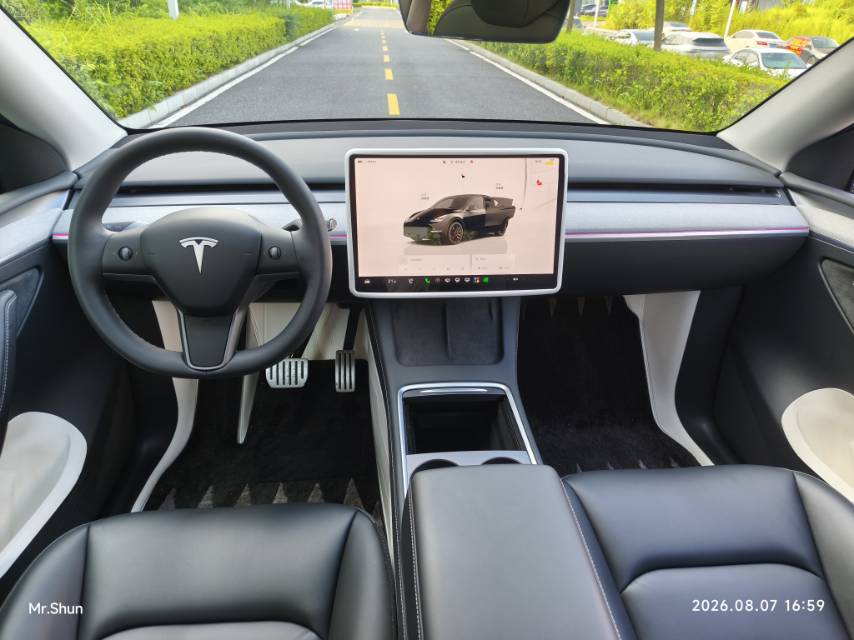 Tesla Model Y 2024 #7 Tesla Model Y 2024 car image #7