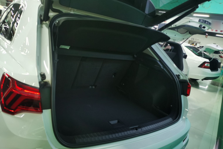 Audi Q3 2020 car image #24
