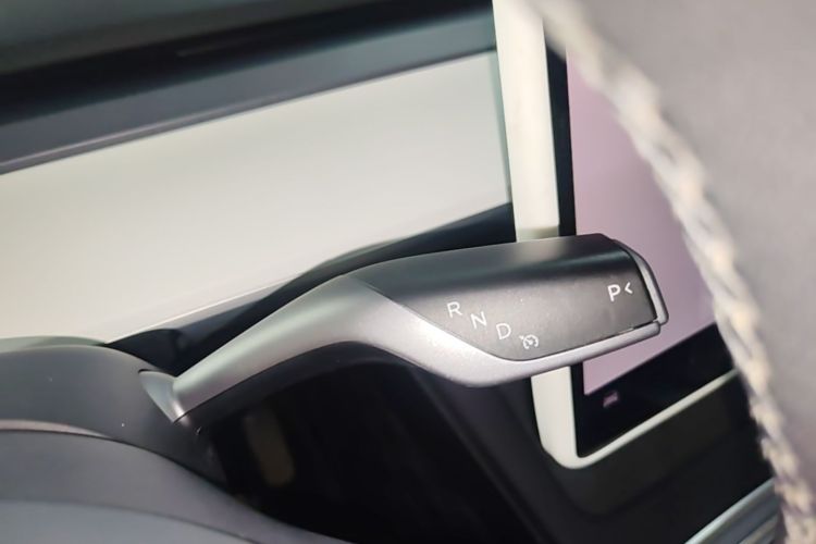 Tesla Model Y 2022 immagine di auto #14