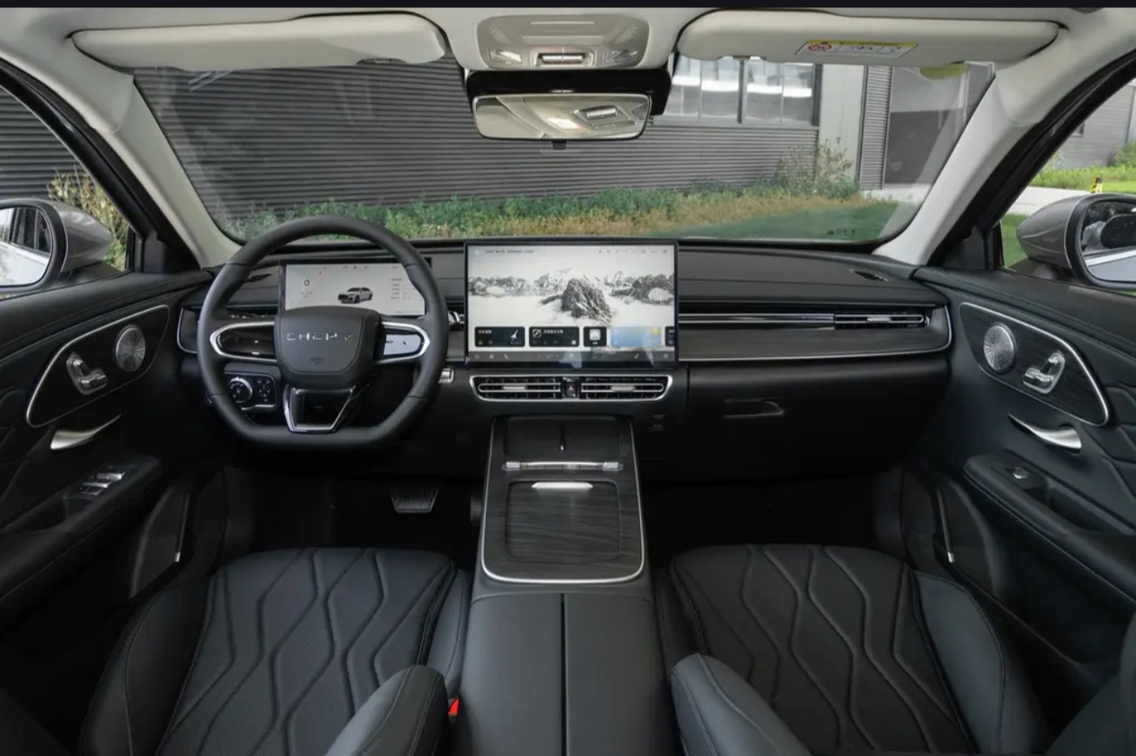 2025 car image #4