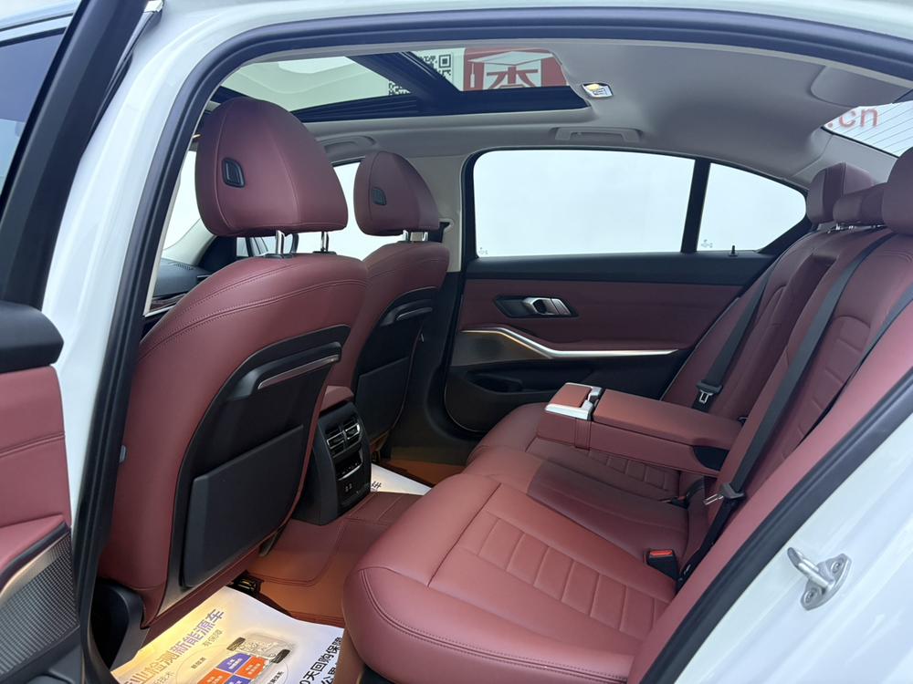 BMW 3 Series 2021 #15 BMW 3 Series 2021 صورة سيارة #15