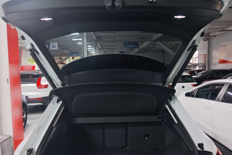 Audi Q3 2021 car image #19