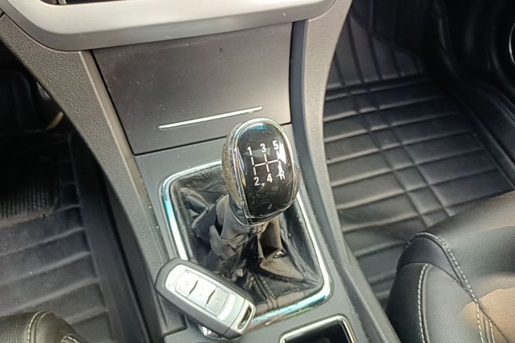 GEELY Emgrand 2016 car image #16
