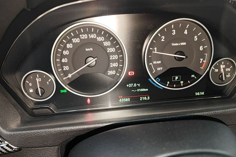 BMW 3 Series GT 2018 imagem de carro #12