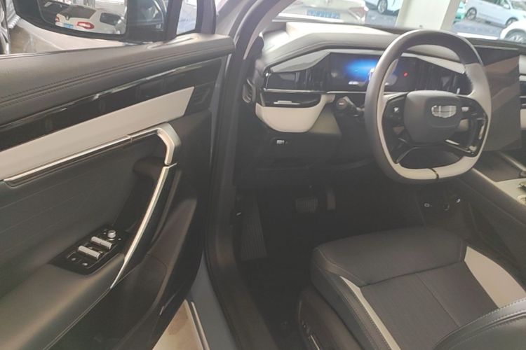 GEELY Boyue L 2025 car image #16