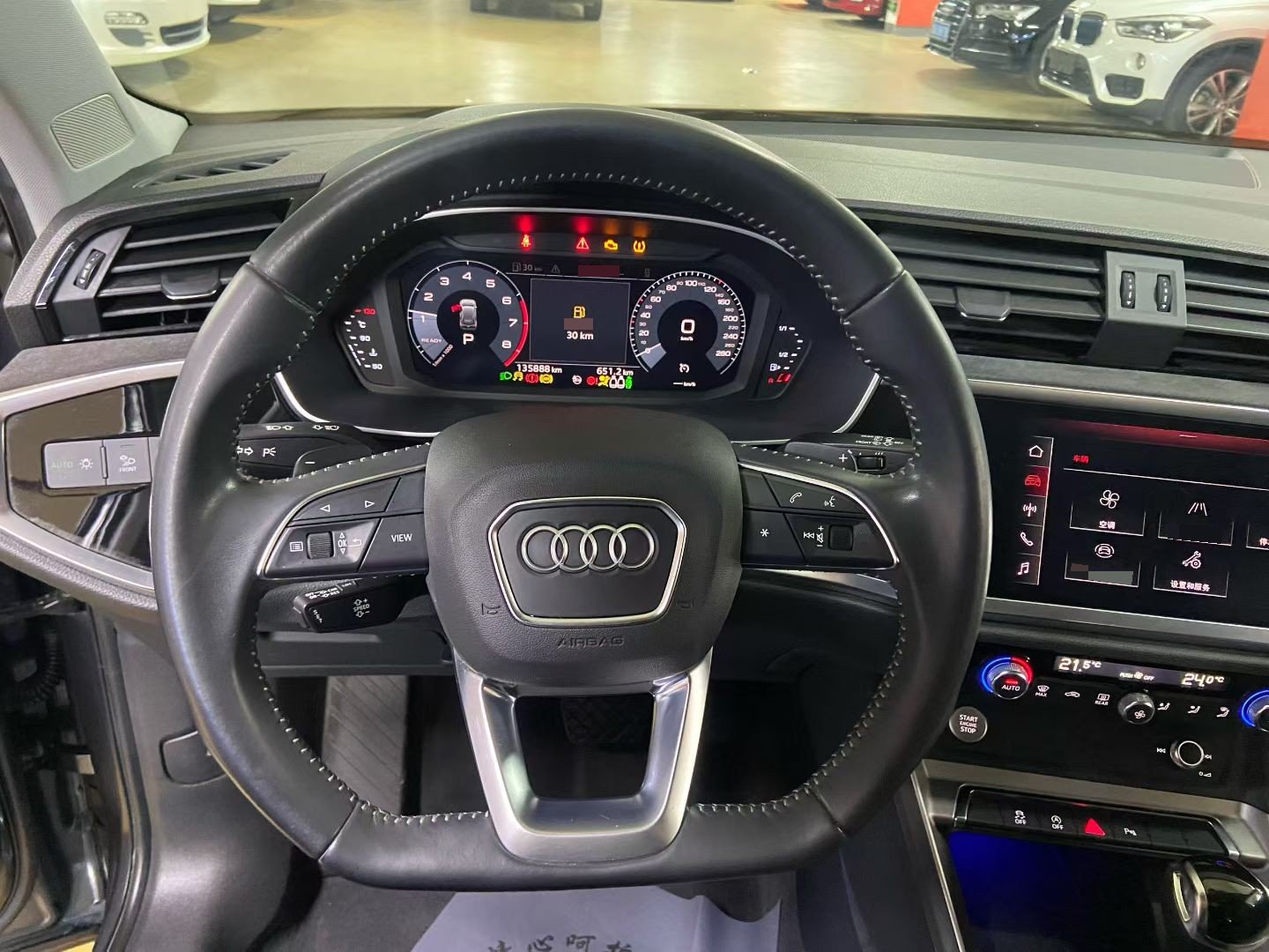 Audi Q3 2020 car image #8