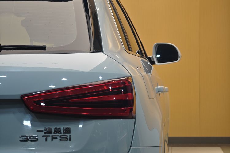Audi Q3 2016 car image #4