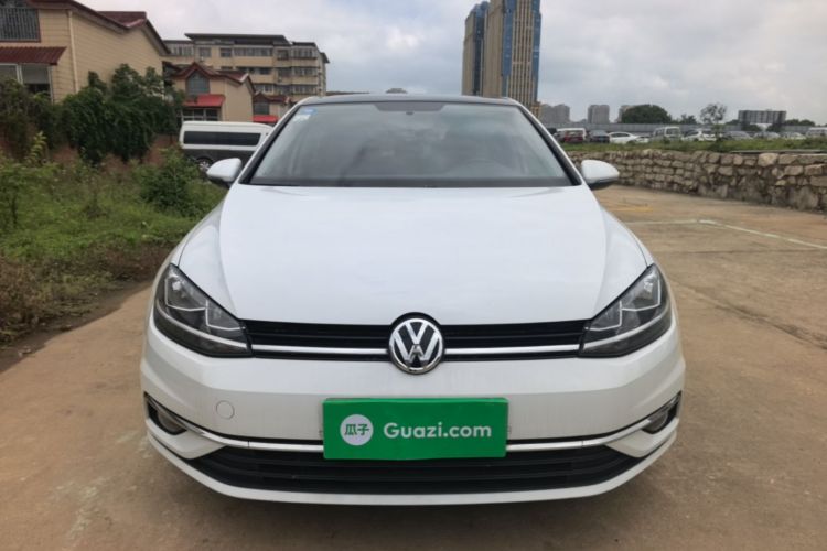 Volkswagen Golf 2018 car image #3