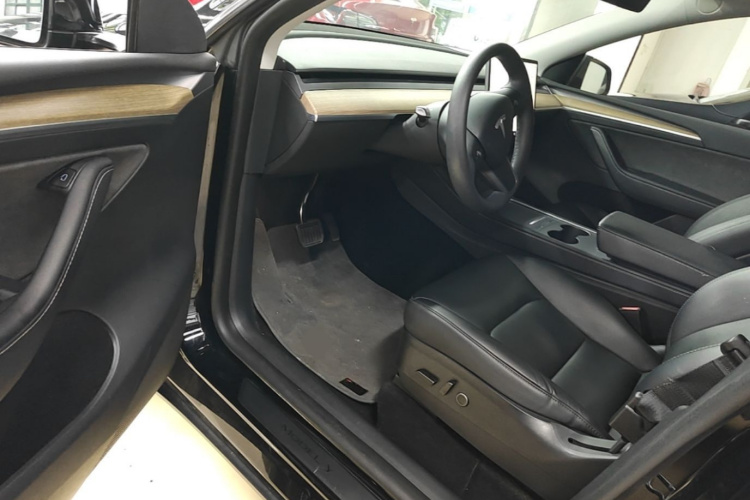 Tesla Model Y 2022 #16 Tesla Model Y 2022 car image #16