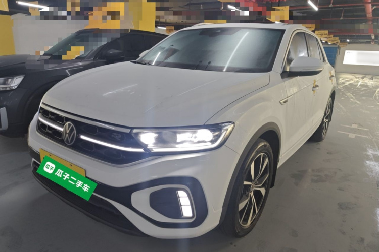 Volkswagen T-Roc 2023 car image #2