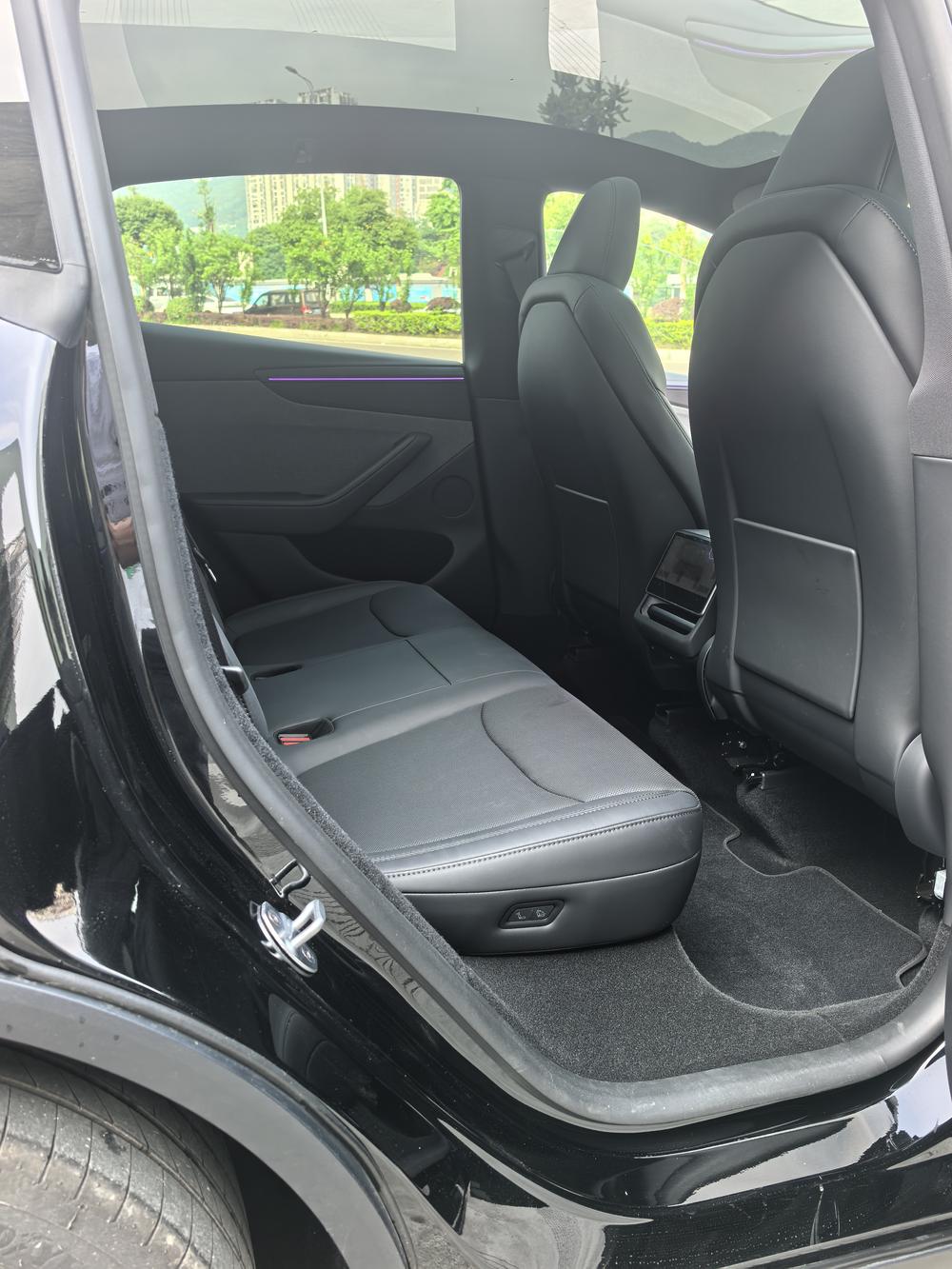 Tesla Model Y 2026 #7 Tesla Model Y 2026 car image #7