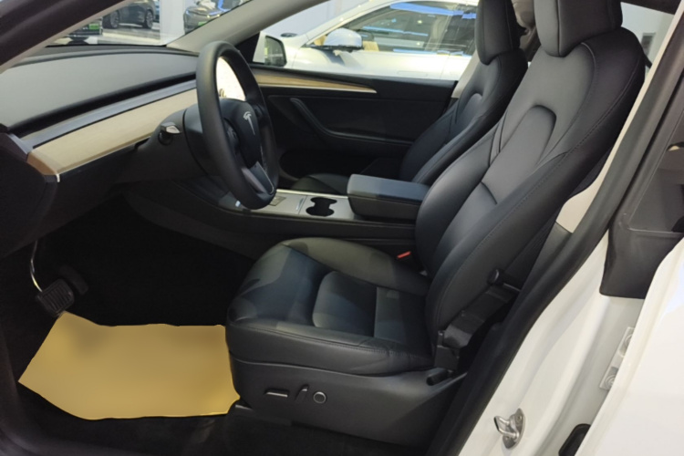 Tesla Model Y 2023 #15 Tesla Model Y 2023 immagine di auto #15