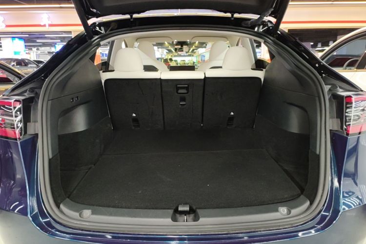 Tesla Model Y 2022 car image #21