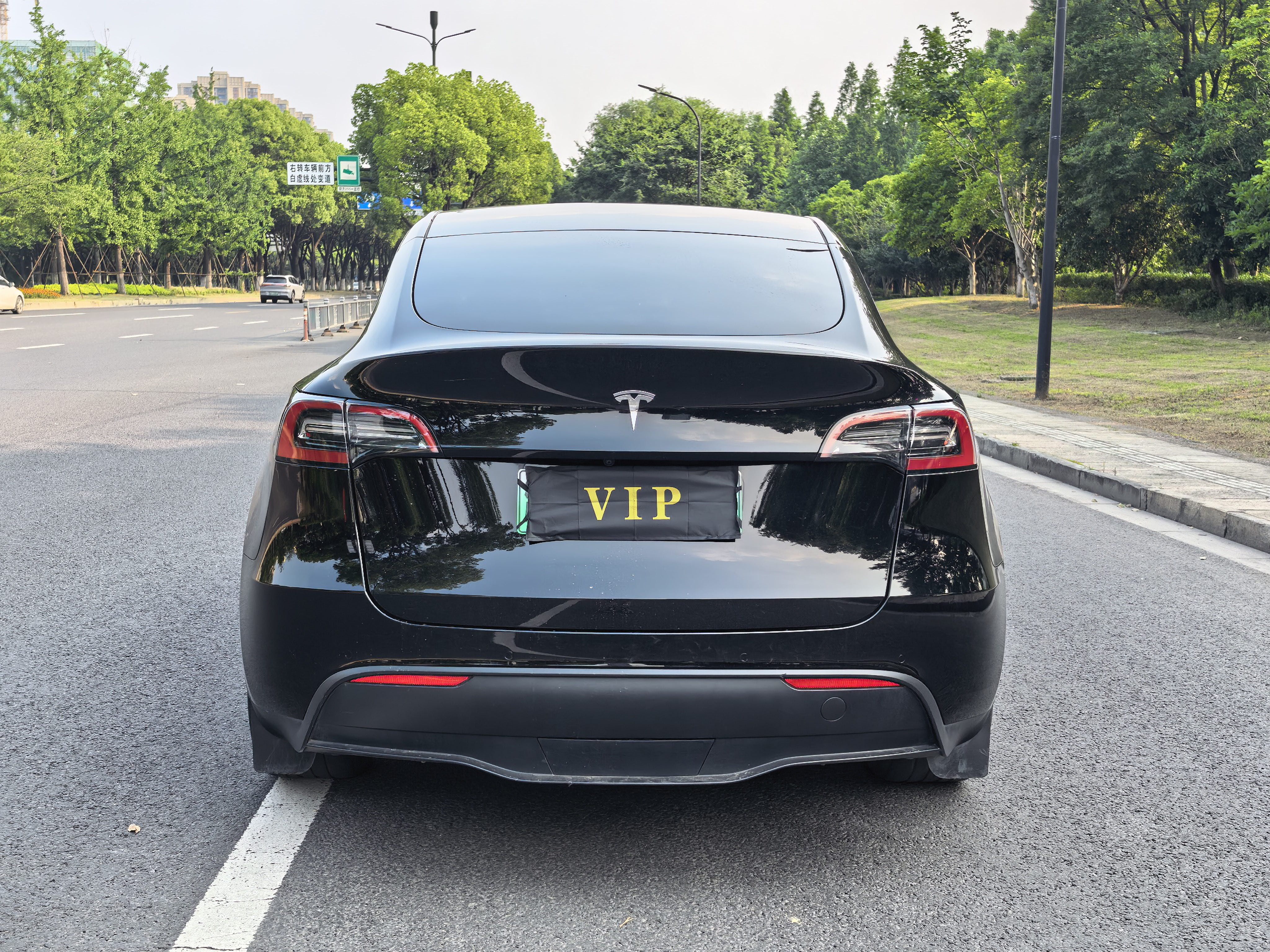 Tesla Model Y 2022 #8 Tesla Model Y 2022 car image #8