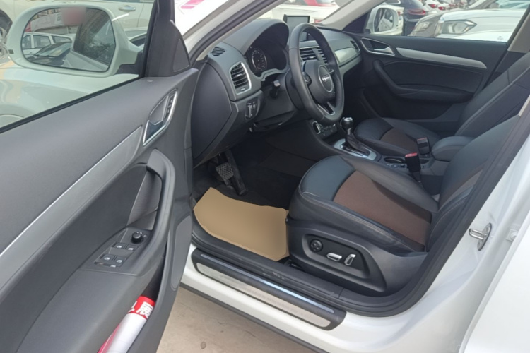 Audi Q3 2016 immagine di auto #12