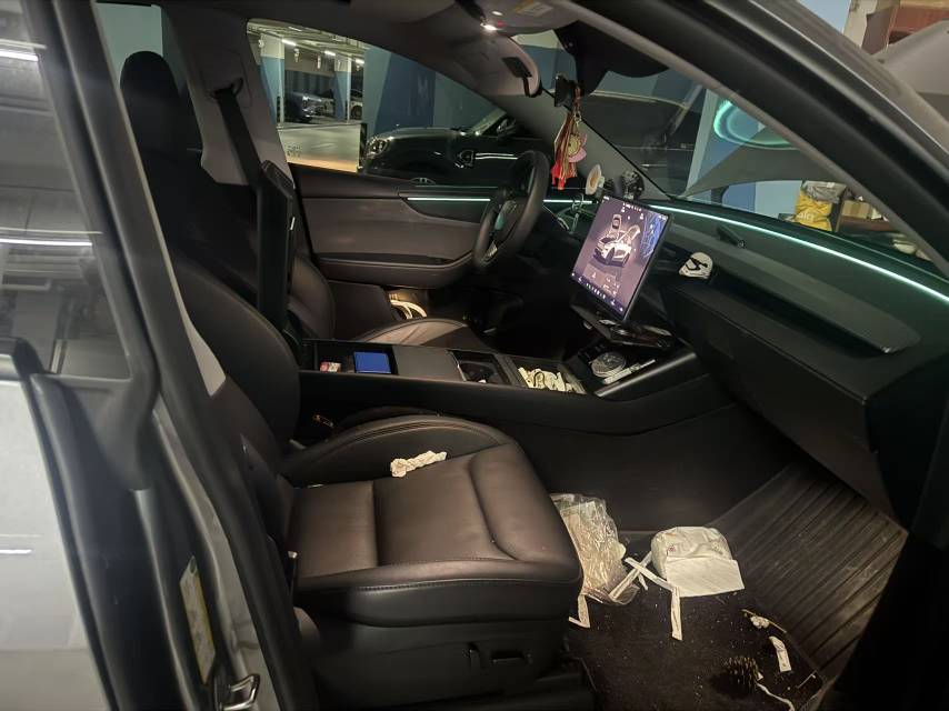 Tesla Model Y 2025 #6 Tesla Model Y 2025 car image #6